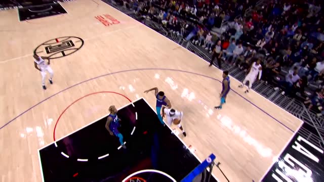 【2021年11月08日 黄蜂vs快船集锦】三球甩开防守挑篮轻松打进  雷吉拉杆上篮当即予以回应