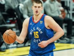 约基奇告诉马龙：今晚将会在家里喝着红酒看比赛