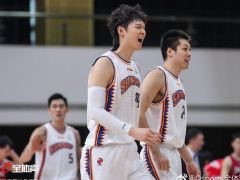 王哲林单场9次助攻刷新个人生涯记录