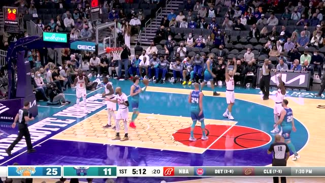 【2021年11月13日 尼克斯vs黄蜂集锦】巴雷特变向突破双臂暴扣 三球反击追身2+1强势还击