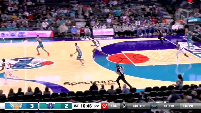 【2021年11月13日 尼克斯vs黄蜂集锦】巴雷特一马当先快攻发难 普拉姆利只手遮天送出暴力大帽