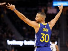 库里2021年已投进超400记三分，历史上第4次出现，库里一人包揽3次