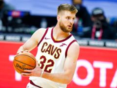 韦德篮底点进压哨进球，骑士三节打完领先勇士13分