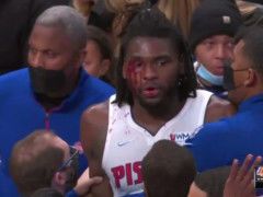 詹姆斯故意拳击20岁小将 肮脏动作10年罕见引发全场暴动