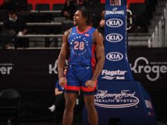 Shams：詹姆斯赛后希望再次向斯图尔特道歉