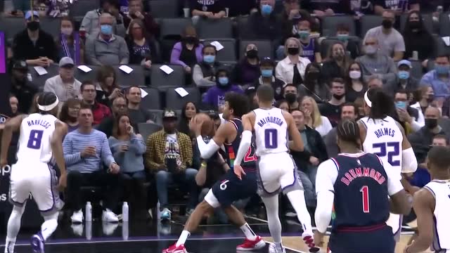 【2021年11月23日 76人vs国王集锦】马克西送出灵性击地 赛布尔送上震天暴扣