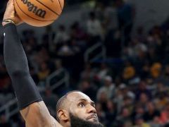 洛杉矶库里！赢球还得看詹姆斯，连得8分统治加时赛