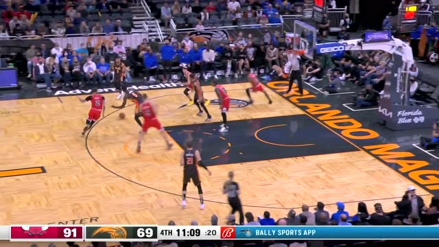 【2021年11月27日 公牛vs魔术集锦】瓦格纳信马由缰漂移篮下 单手扣篮轻松写意