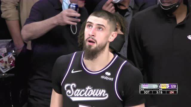 【2021年11月27日 国王vs湖人集锦】拔掉对手一个据点 詹姆斯突破2+1莱恩六犯毕业