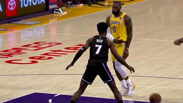 【2021年11月27日 国王vs湖人集锦】这球传得太隐蔽了 詹眉连线浓眉跃起暴扣