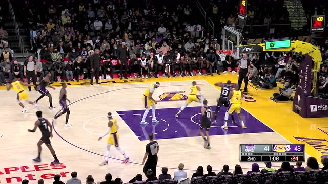 【2021年11月27日 国王vs湖人集锦】这就非常尴尬了 威少面前无人上篮偏出