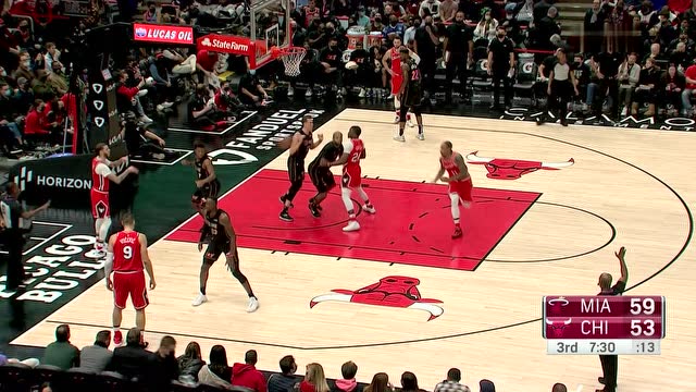 【2021年11月28日 热火vs公牛集锦】德罗赞vs热火集锦 28+7反击快攻一条龙暴扣