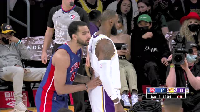 【2021年11月29日 活塞vs湖人集锦】莱尔斯张手三分洞穿球网 艾灵顿接球上篮轻取两分