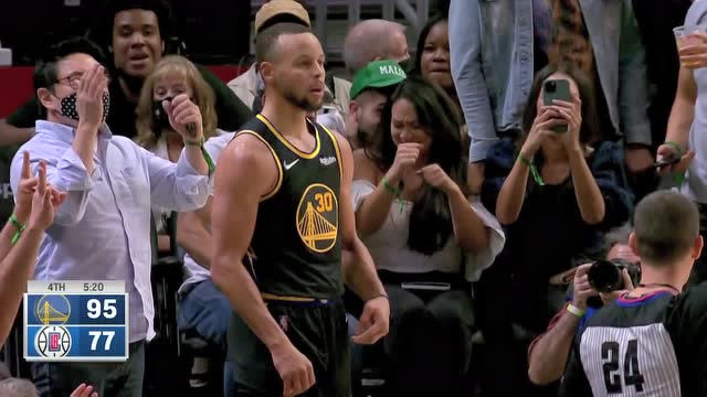 【2021年11月29日 勇士vs快船集锦】裁判：没有见过这么嚣张的人 库里投进第7记三分后学裁判比T