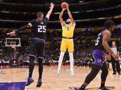 浓眉被沃格尔搞成倒数第一！湖人最强武器被闲置还要他背黑锅