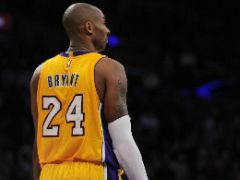 六年前的今天科比宣布退役后对阵步行者回顾