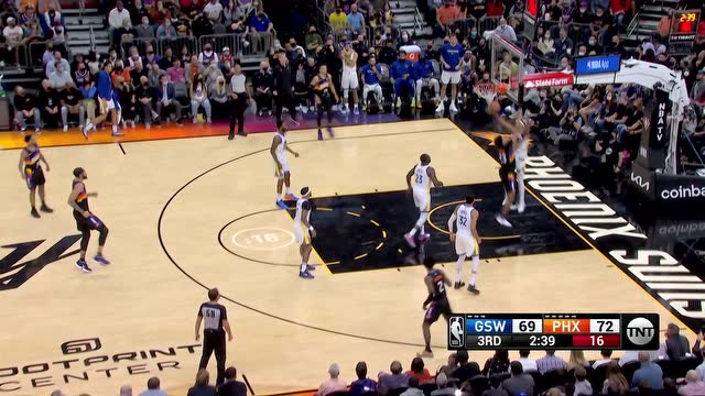 【2021年12月01日 勇士vs太阳集锦】攻防一把抓！普尔大帽约翰逊随后炮弹妙传佩顿暴扣得手