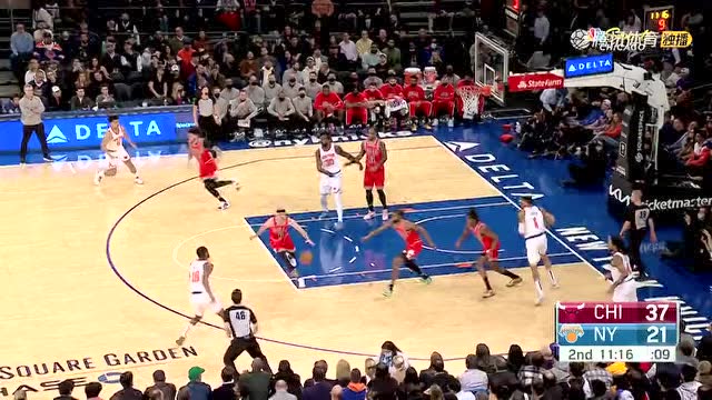 【2021年12月03日 公牛vs尼克斯集锦】卡皇抢断之后送出妙传 琼斯心领神会挂筐暴扣