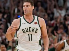 官方：雄鹿方面宣布球队中锋大洛佩兹在洛杉矶成功接受了背部手术