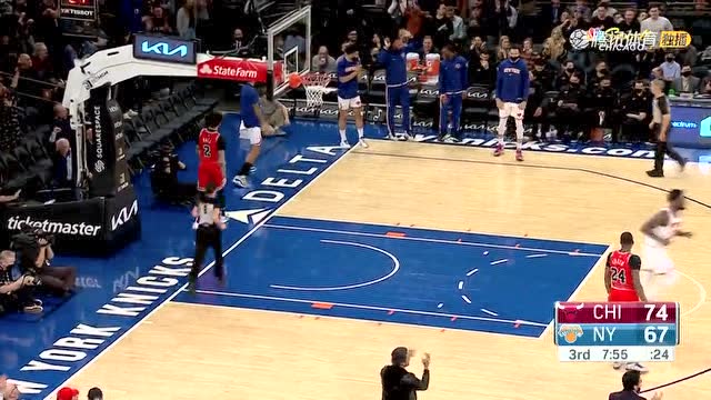 【2021年12月03日 公牛vs尼克斯集锦】击溃防线 兰德尔空接扣篮双臂挂筐