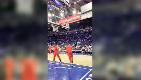 【2021年12月03日 公牛vs尼克斯集锦】赛前热身热出全明星扣篮 德里克琼斯这天赋拦不住