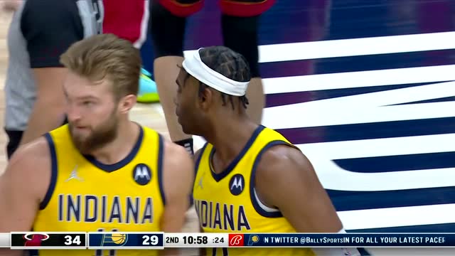 【2021年12月04日 热火vs步行者集锦】进攻行云流水 希罗人缝突破抬手上篮打成2+1