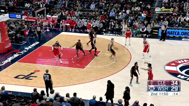 【2021年12月04日 骑士vs奇才集锦】哈雷尔一步顶开防守 转身暴扣双臂挂筐