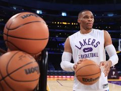 空中作业！威少与詹姆斯完成空接配合