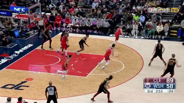 【2021年12月04日 骑士vs奇才集锦】平地起惊雷 贝尔坦斯信马由缰单臂劈扣