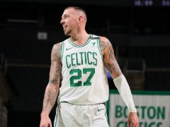 塞拉斯谈球队启用两个大个子阵容：因为瓦兰丘纳斯有篮板和身体