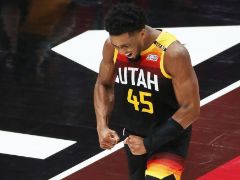 米切尔在职业生涯的第300场比赛达到了7000分里程碑