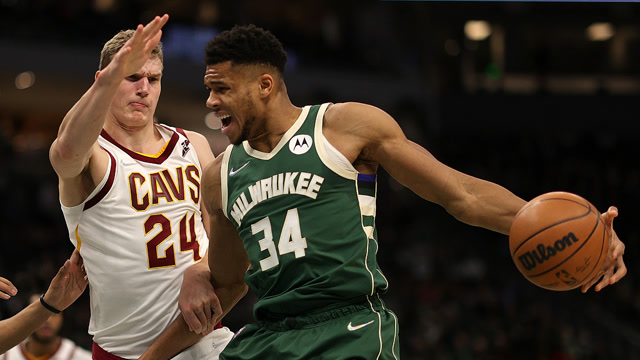 【2021年12月07日 骑士vs雄鹿集锦】字母哥vs骑士集锦 全场27+12连取7分杀死比赛