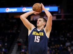 掘金中锋约基奇生涯第60次砍下三双，超越伯德，独享历史第八