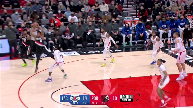 【2021年12月07日 快船vs开拓者集锦】鲍威尔接球 三分球手起刀落