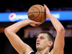 德罗赞感染新冠？公牛半支球队感染，NBA还能打？