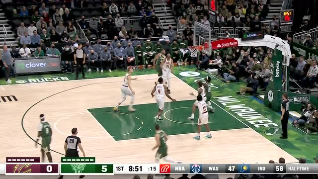 【2021年12月07日 骑士vs雄鹿集锦】破冰！马尔卡宁篮下强攻打破球队得分荒