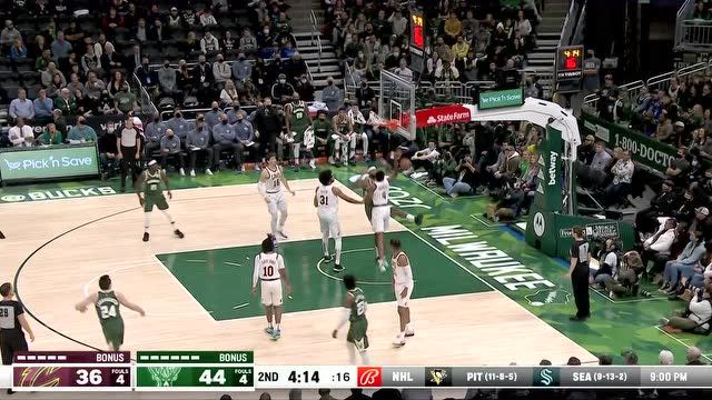 【2021年12月07日 骑士vs雄鹿集锦】这才是我们熟悉的考神 考辛斯转身之后旱地拔葱双手重扣