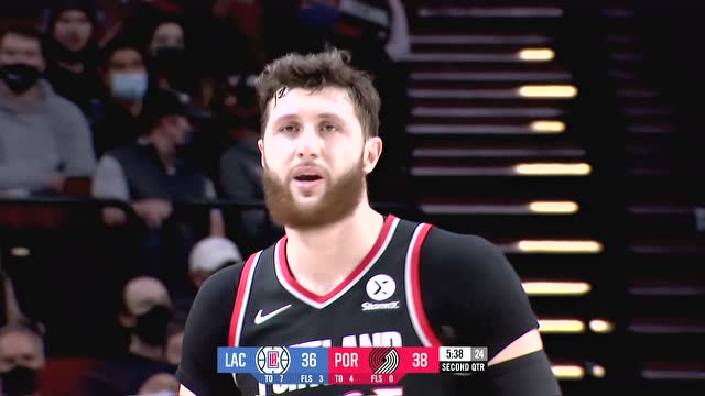 【2021年12月07日 快船vs开拓者集锦】努尔基奇再次挑战祖巴茨 大帽被拒之门外