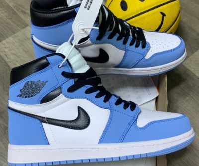 大学蓝Air Jordan 1 “University Blue”经典简约