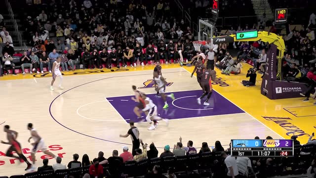 【2021年12月13日 魔术vs湖人集锦】里突外投贯穿防线 塔克以寡敌众连砍5分