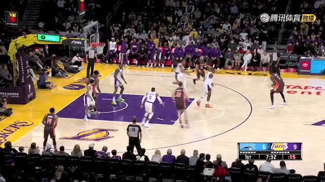 【2021年12月13日 魔术vs湖人集锦】瓦格纳漂移抛投稳稳命中 加里哈里斯撤步三分反超比分