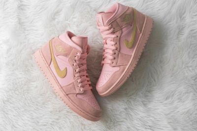 粉嫩的一天Air Jordan 1 Mid“Coral Gold”