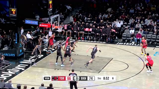 【2021年12月15日 猛龙vs篮网集锦】妙传三分命中！西亚卡姆吸引三人防守拉杆妙传队友命中空位三分