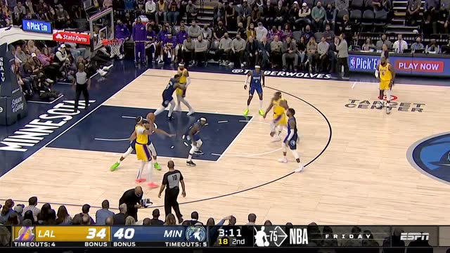 【2021年12月18日 湖人vs森林狼集锦】宝刀未老 瓜哥篮下接球挂筐暴扣