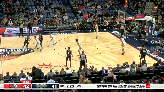 【2021年12月22日 开拓者vs鹈鹕集锦】深谙游击战打法 利拉德绕底线跳投得手