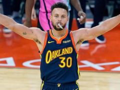 库里目前已经命中2999记三分，还差一记突破3000大关