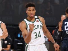 雄鹿落后19分最终逆转取胜，25年来圣诞大战中首次