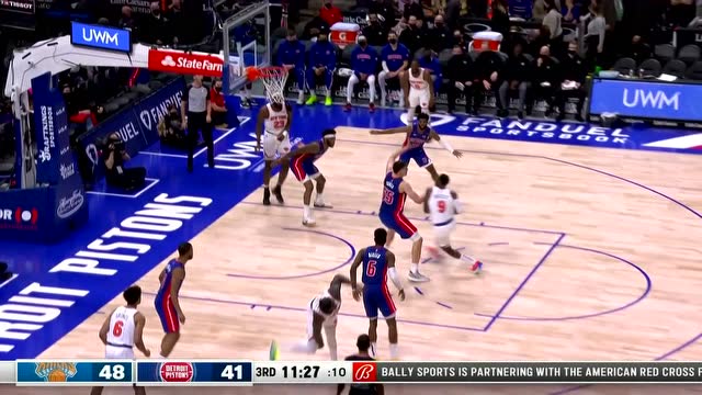 【2021年12月30日 尼克斯vs活塞集锦】抓住对方失误！ 萨迪克贝快攻快下扣篮得手