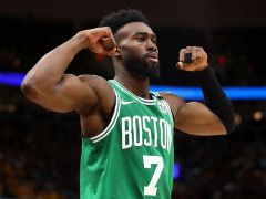 手感火热！杰伦-布朗首次拿到50分同时创生涯得分新高