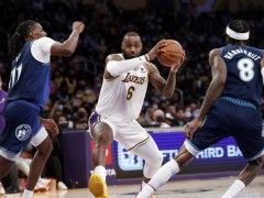 轰下26+7+5+3断1帽！37岁詹皇连续30+纪录终结